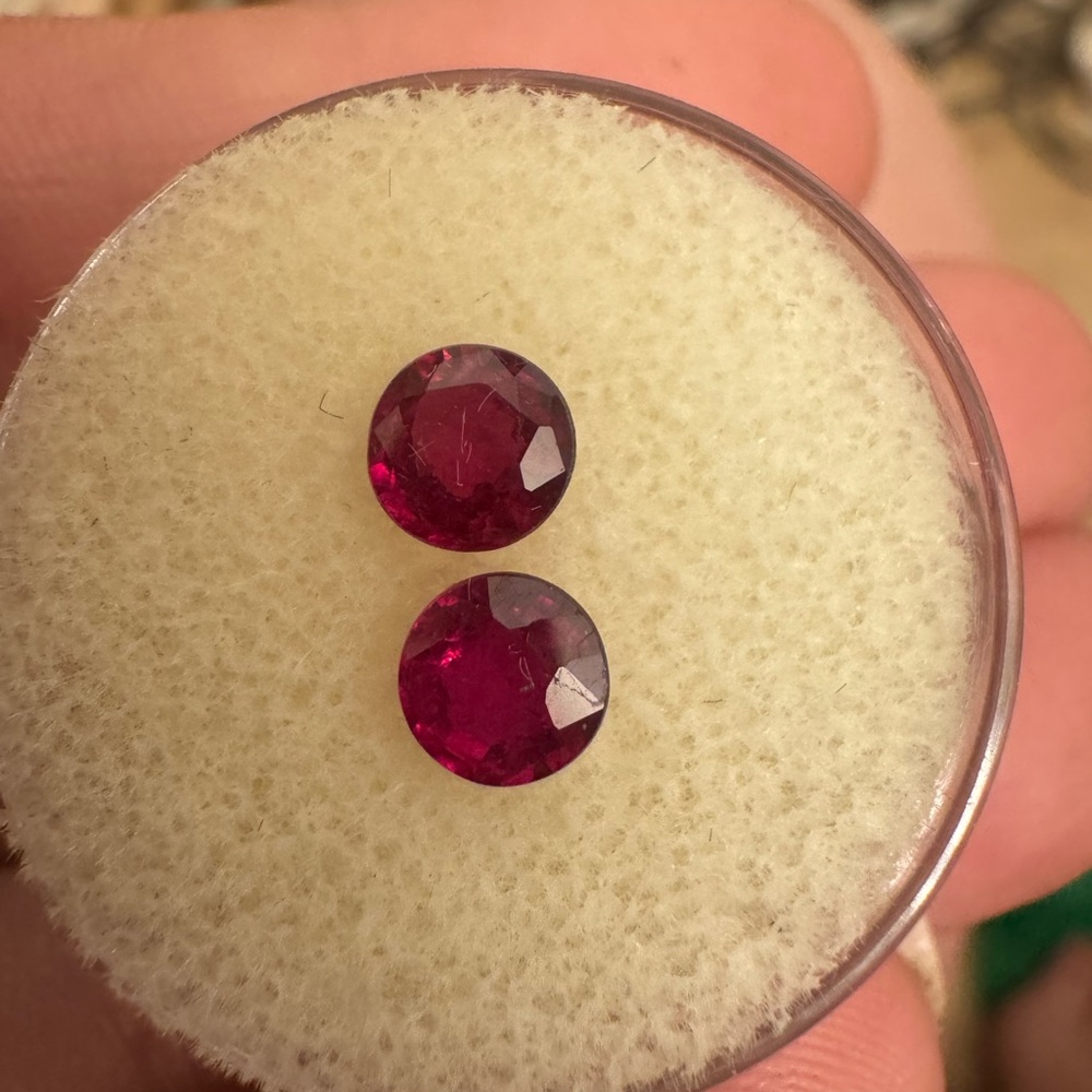 1.53ct genuine clean rubies pair in gem
Jar - Picture 13 of 13